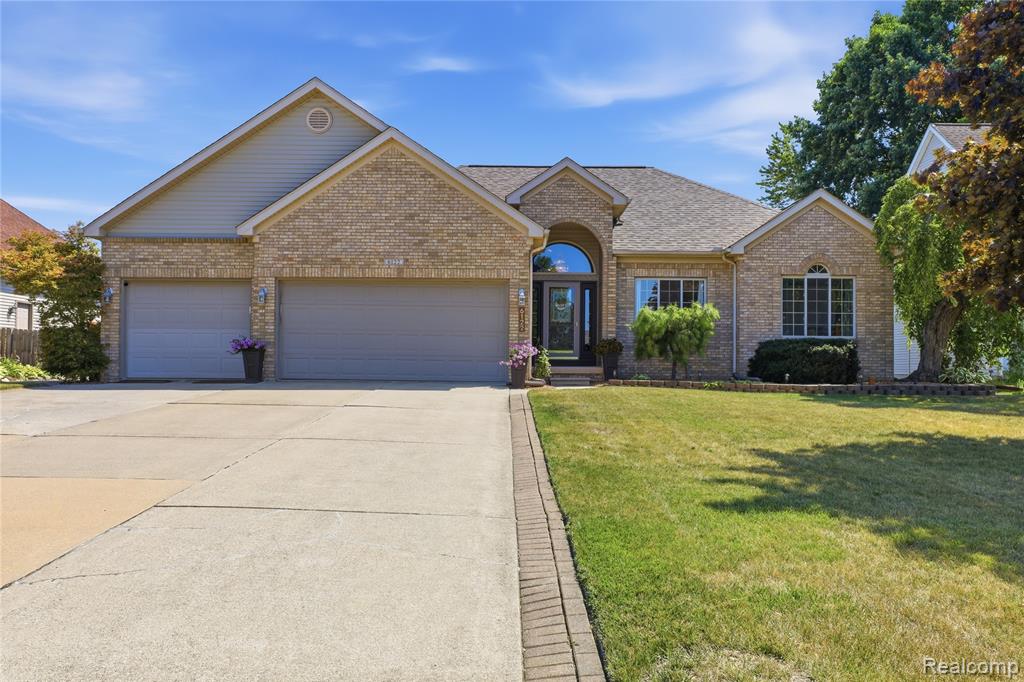 6122 S Edge Way, Grand Blanc, MI 48439