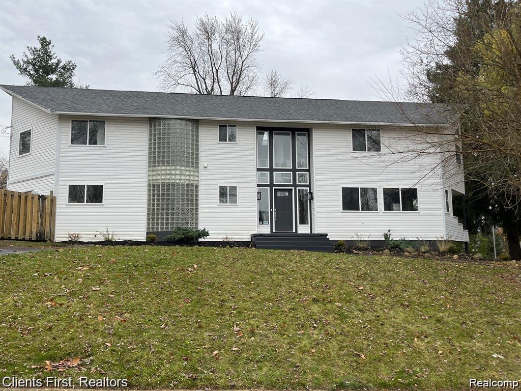 4199 MOTORWAY Dr Drive, Waterford, MI 48328 — front exterior