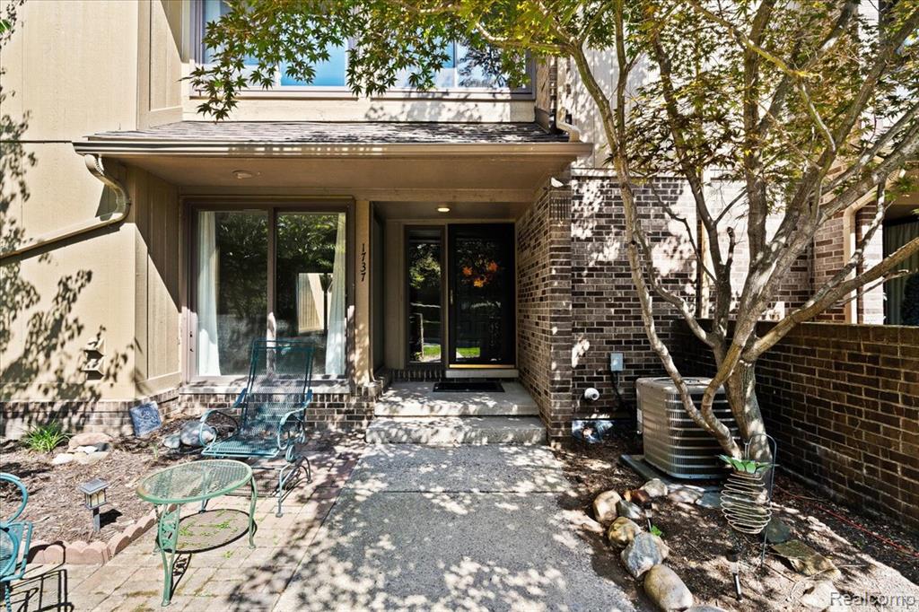 1737 S Hill Blvd Boulevard E, Bloomfield Hills, MI 48304 — Photo 4
