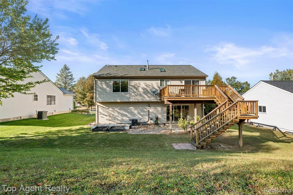5675 Millpointe Drive, Waterford, MI 48327 — Photo 28
