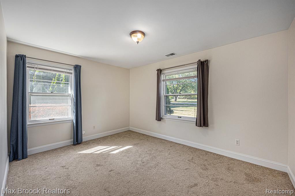 60 E Hurst Drive, Troy, MI 48085 — Photo 12