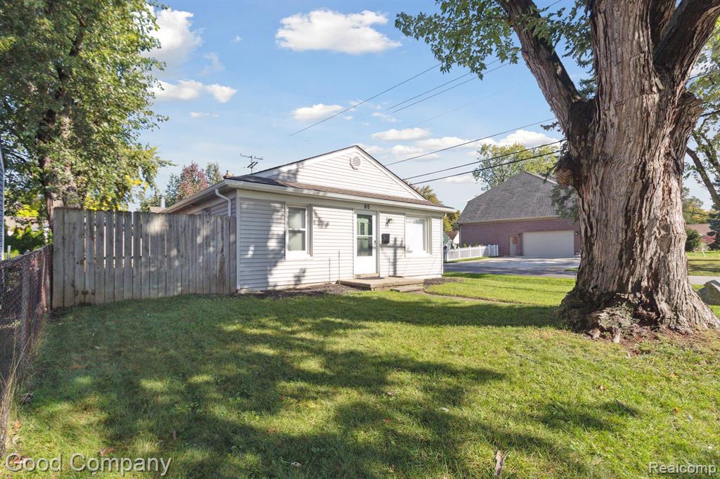 95 CHOPIN Street, Troy, MI 48083 — Photo 2