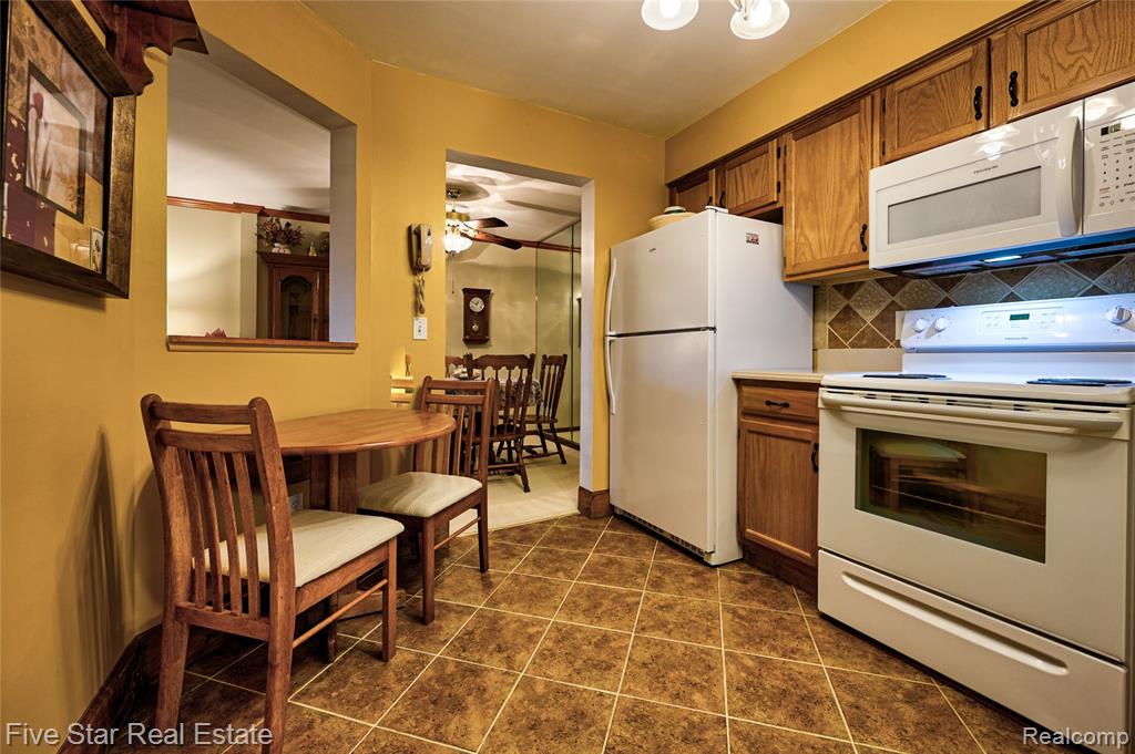 61051 Greenwood Drive, South Lyon, MI 48178 — Photo 19