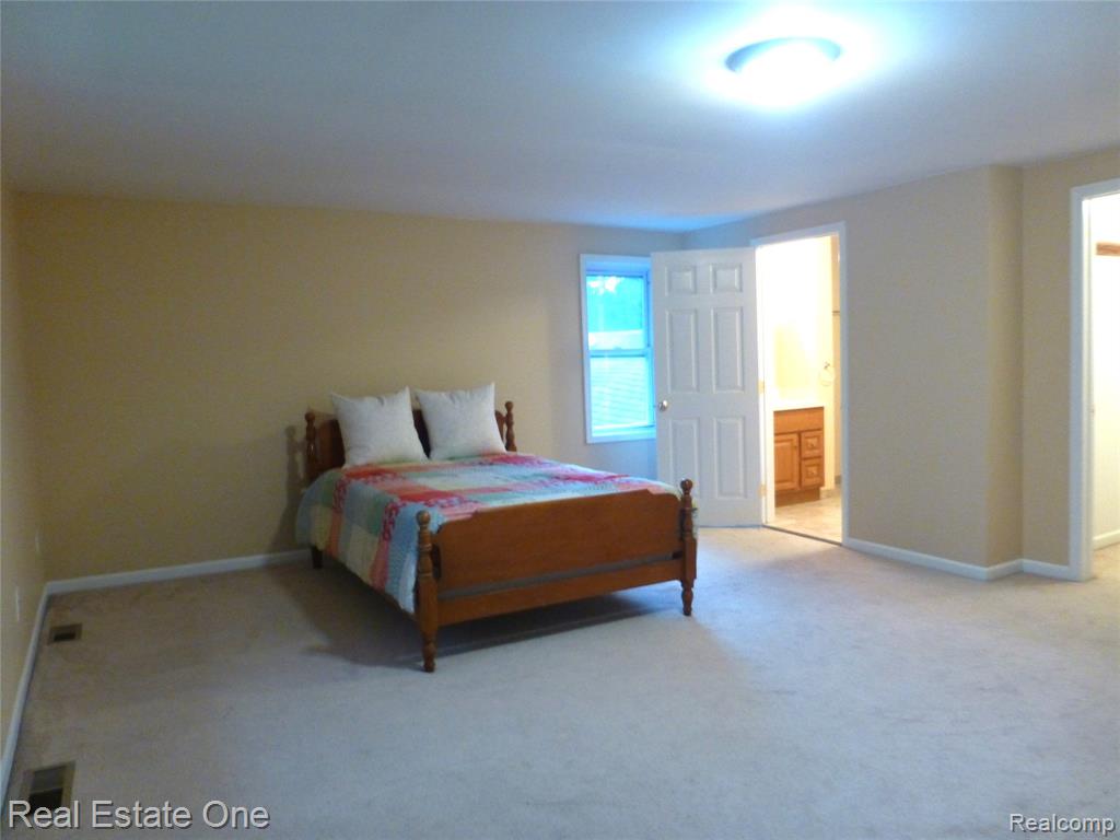 4448 Forsyth Drive, Troy, MI 48085 — Photo 13