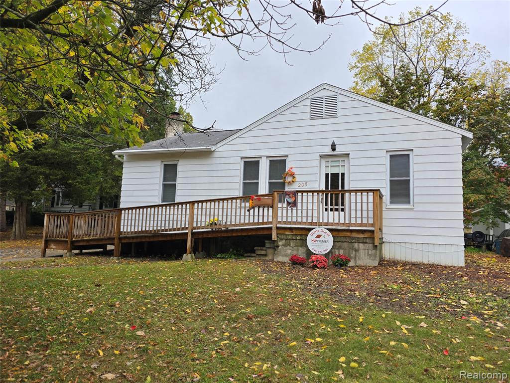 205 Park Avenue, Holly, MI 48442 — front exterior