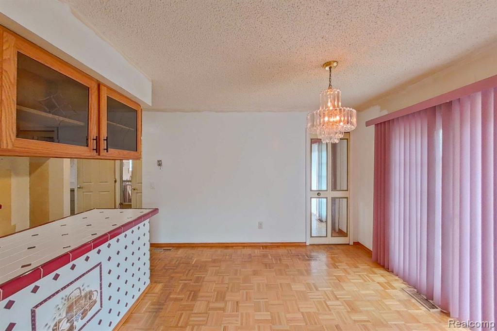 4395 OLD CARRIAGE Road, Flint, MI 48507 — Photo 13