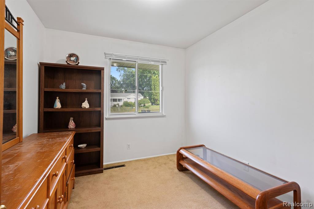 4436 Carmanwood Drive, Flint, MI 48507 — Photo 16