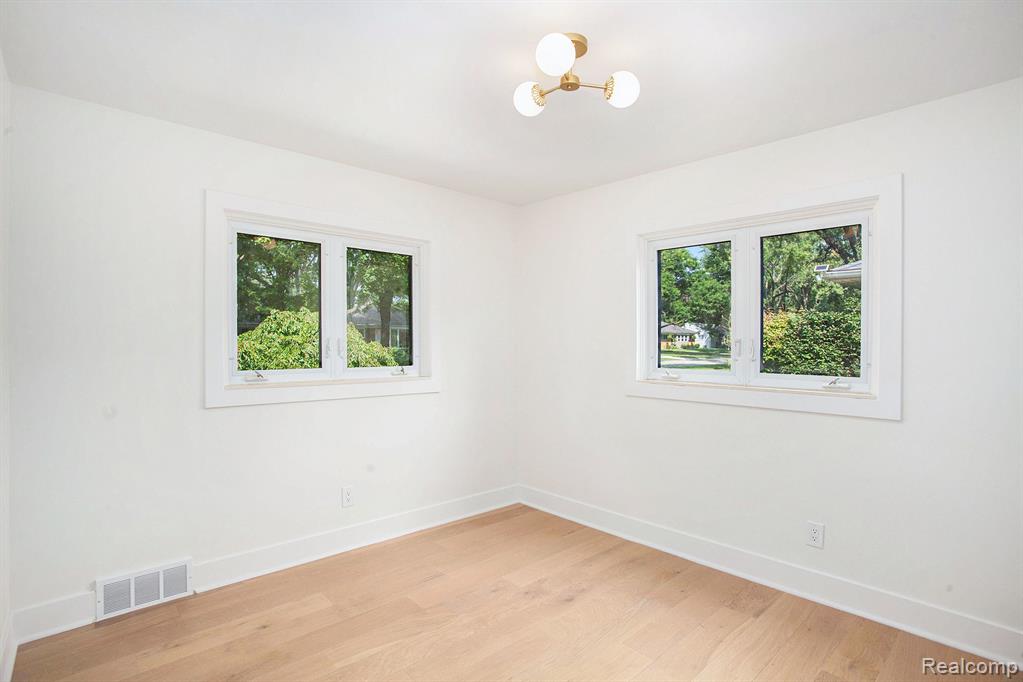 31100 W Rutland Street, Beverly Hills, MI 48025 — Photo 13