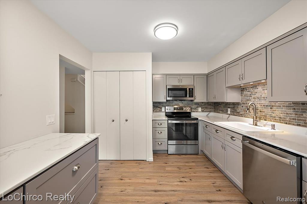 733 Hamilton Court, Rochester Hills, MI 48307 — Photo 16