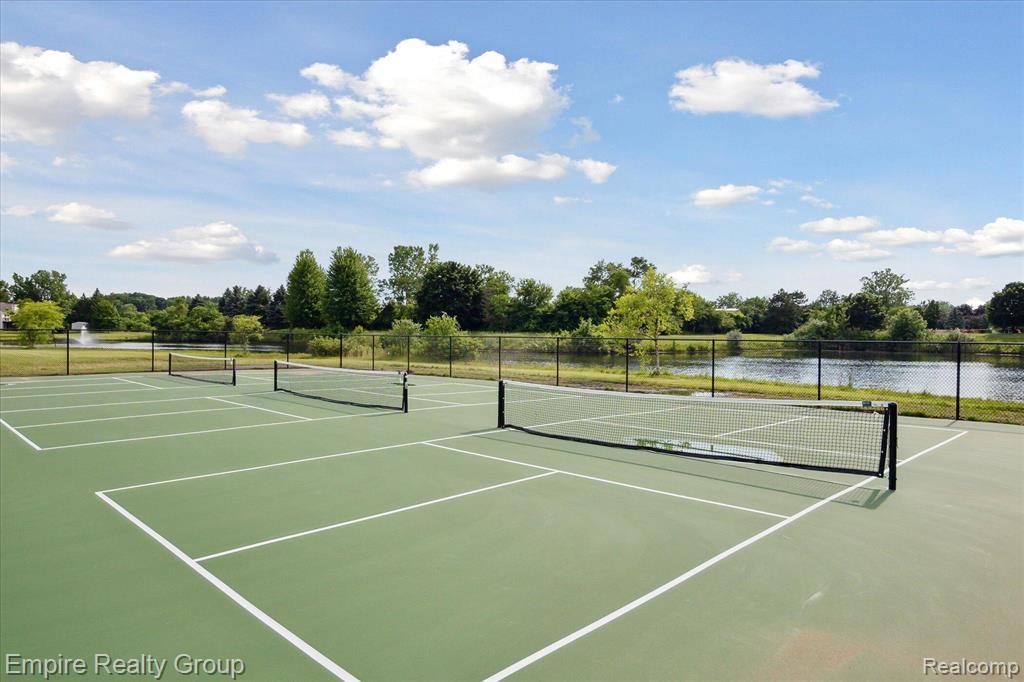 590 Thornhill Court, Belleville, MI 48111 — Photo 17