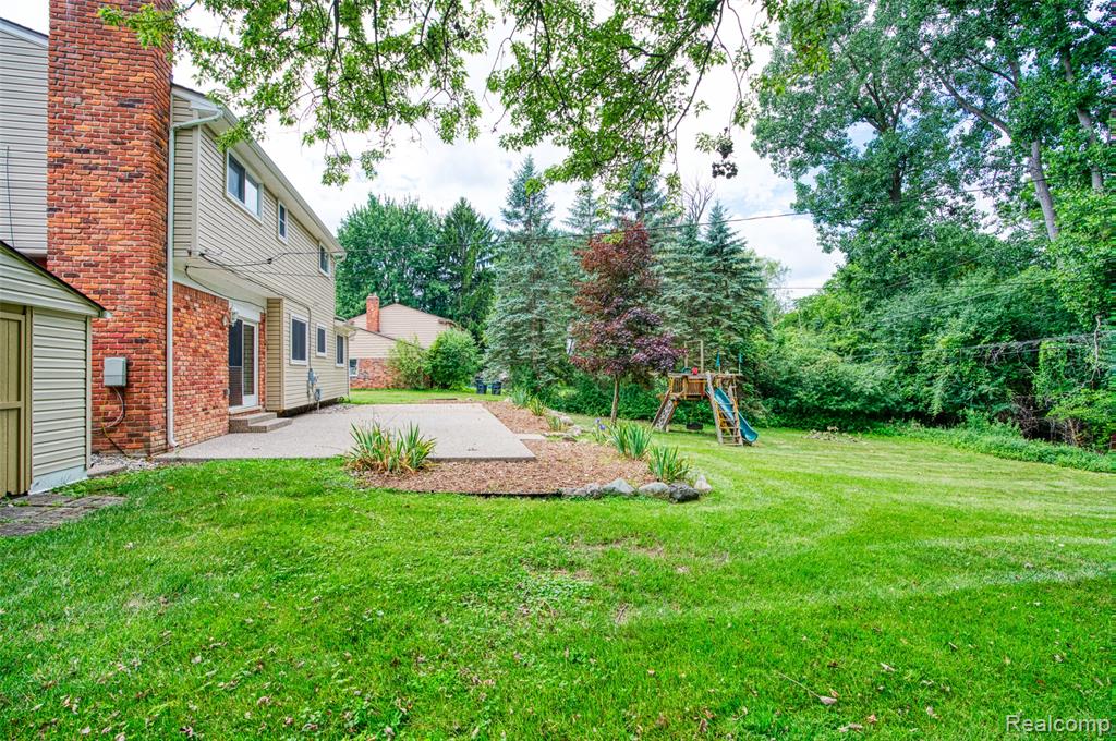 4276 Macqueen Drive, West Bloomfield, MI 48323 — Photo 39