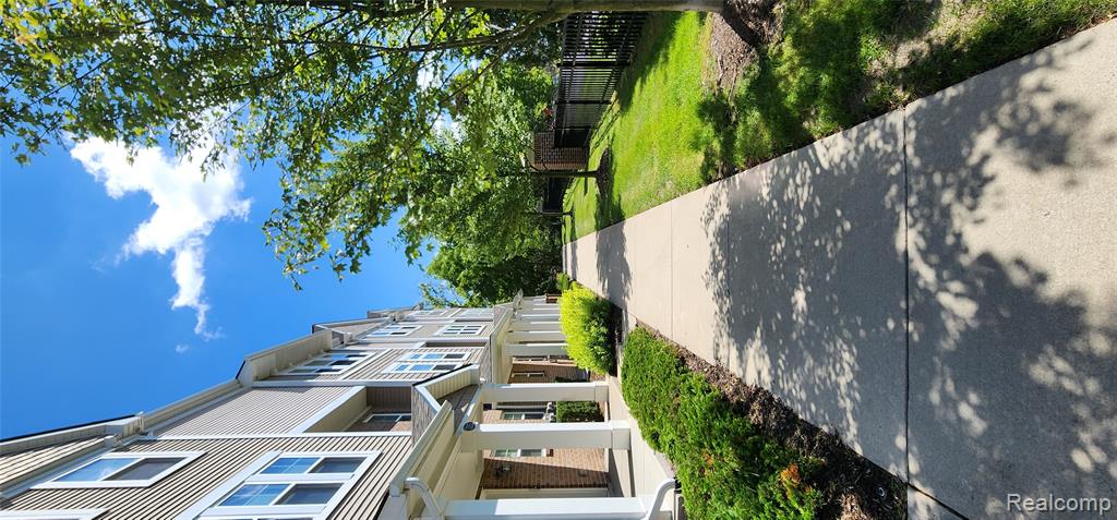 3247 Chambers W, Wixom, MI 48393 — Photo 3