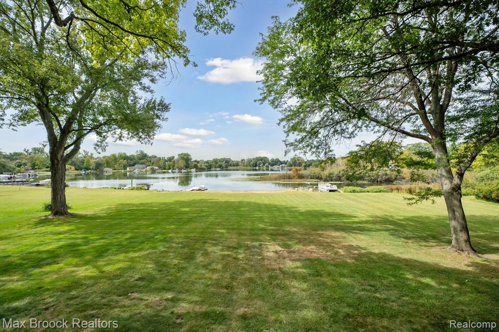 6026 Venice Drive, Commerce Twp, MI 48382 — Photo 40