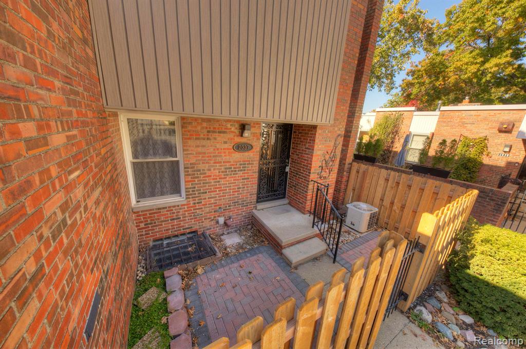 2037 Hyde Park Drive, Detroit, MI 48207 — Photo 35