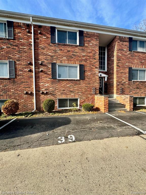 31831 Grand River Avenue, 39, Farmington, MI 48336 — Photo 2