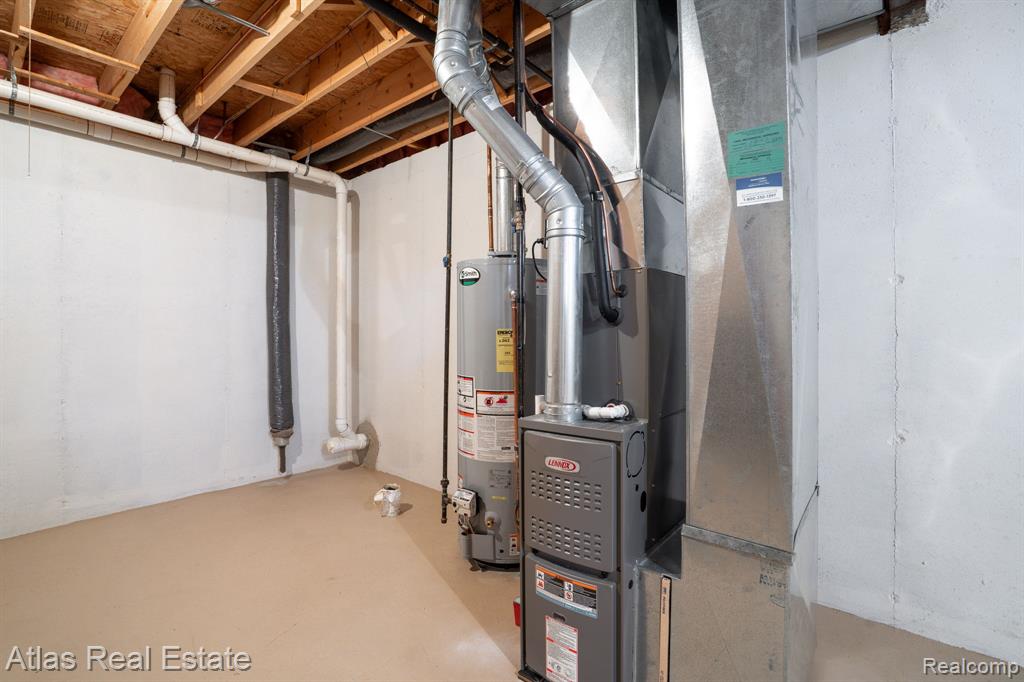 10200 Hawthorne Circle, Goodrich Vlg, MI — Photo 35