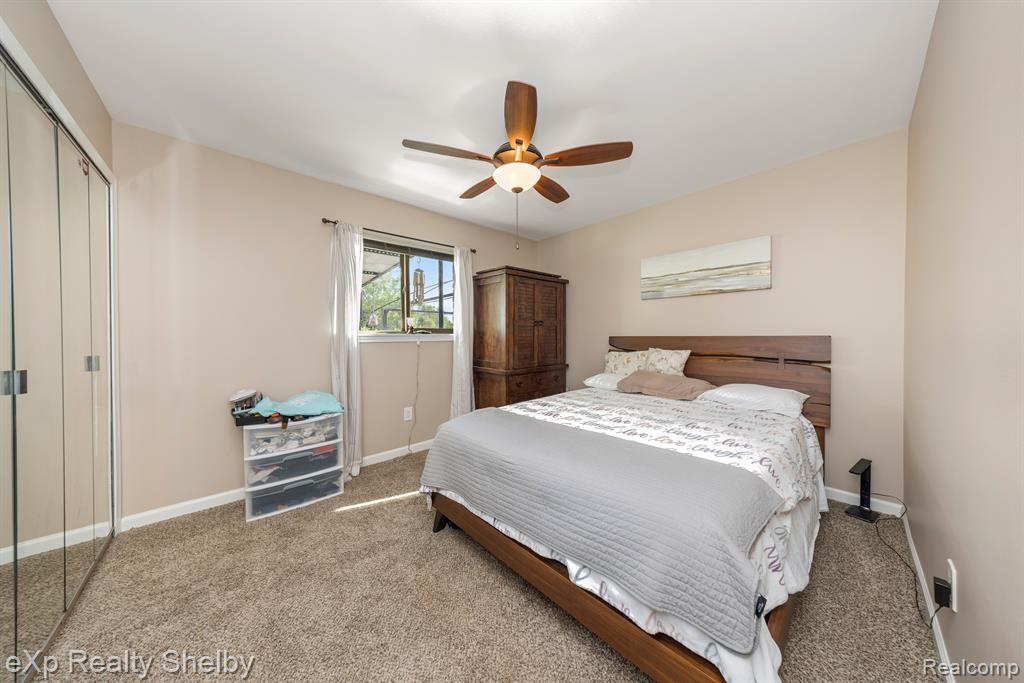 39611 HOLIDAY Drive, Sterling Heights, MI 48313 — Photo 18