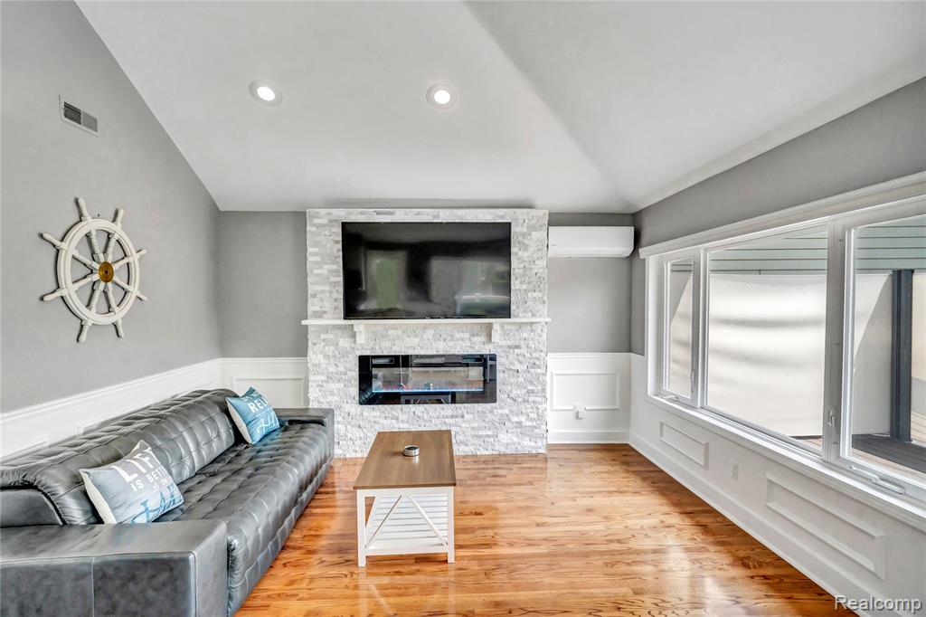 533 Bellevue Avenue, Lake Orion, MI 48362 — Photo 25