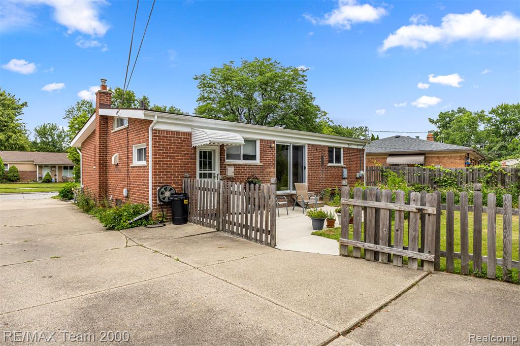 7396 N Charlesworth Street, Dearborn Heights, MI 48127 — Photo 34