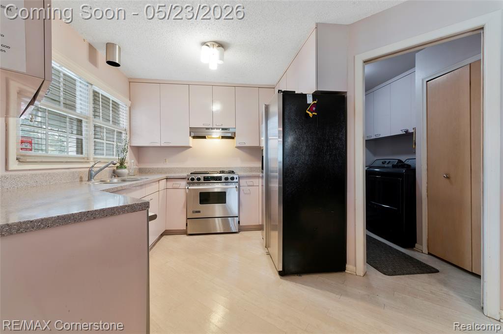 7632 Danbury Circle Circle, West Bloomfield, MI — Photo 13