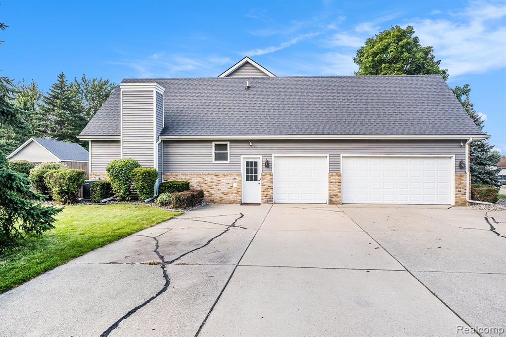 6084 Chatham Court, Grand Blanc, MI 48439 — Photo 40