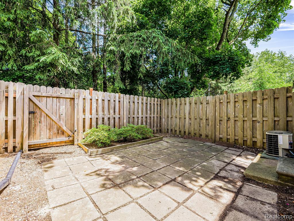 3216 BOLGOS Circle, Ann Arbor, MI 48105 — Photo 22