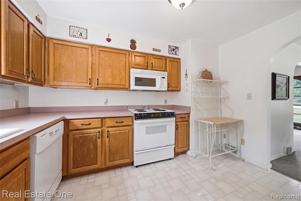 665 S Howell Street, Pinckney, MI 48169 — Photo 5