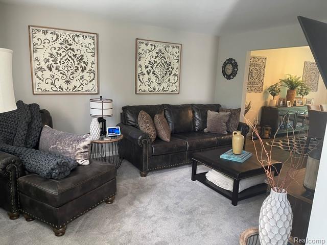 5827 Woodfield Parkway, Grand Blanc, MI 48439 — Photo 31