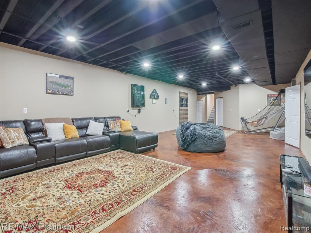 18364 WALNUT Lane, Gregory, MI 48137 — Photo 31