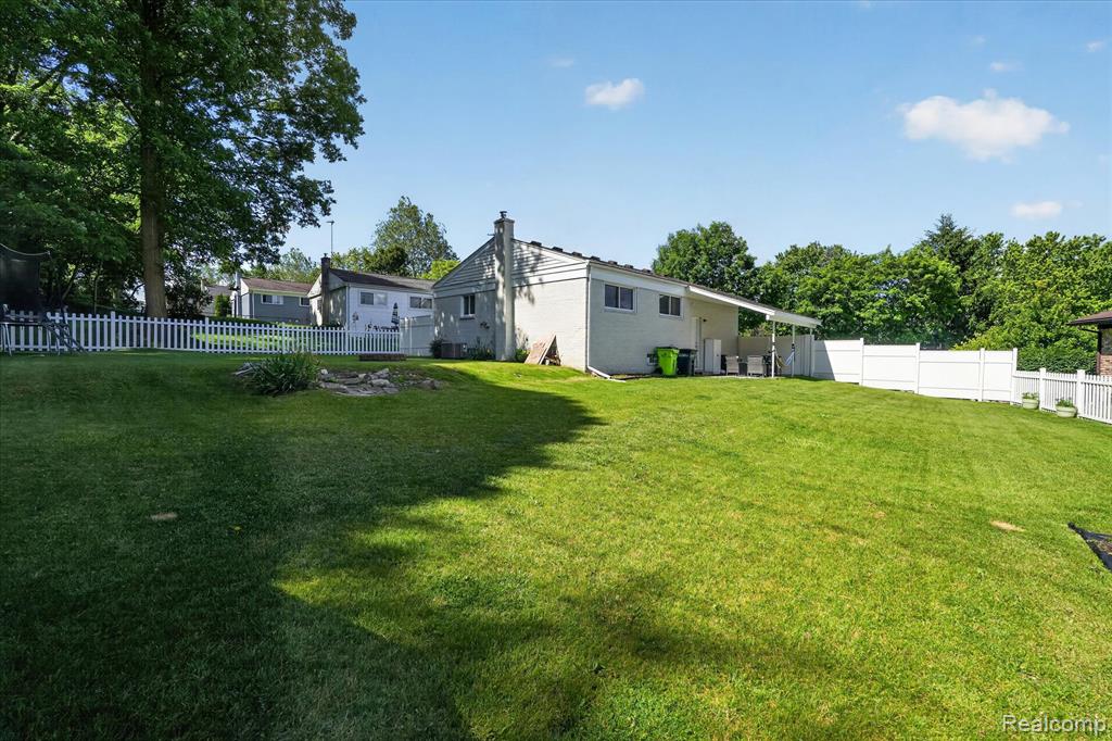 852 Manor Drive, Milford, MI 48381 — Photo 36