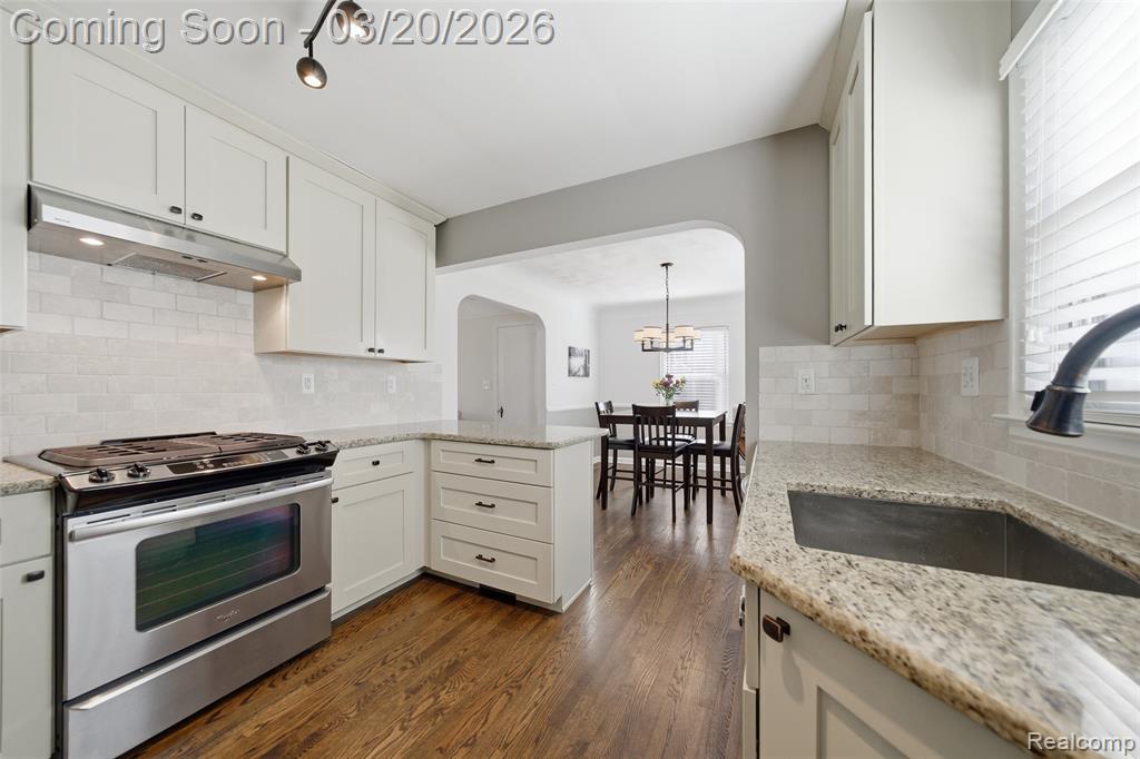 405 N Altadena Avenue, Royal Oak, MI 48067 — Photo 11