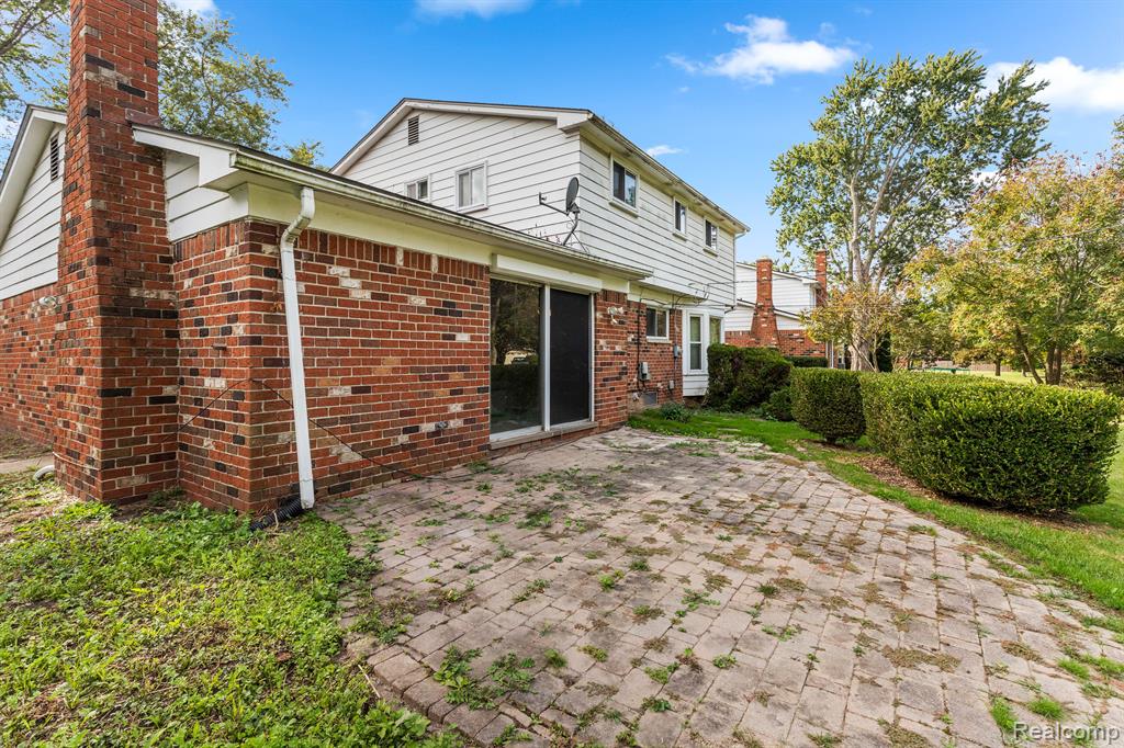 18230 RAINBOW Drive, Lathrup Village, MI 48076 — Photo 28