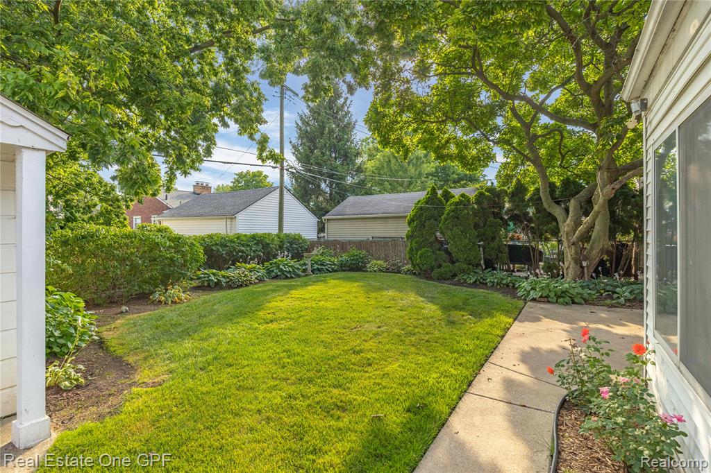 438 Colonial Court, Grosse Pointe Farms, MI 48236 — Photo 34