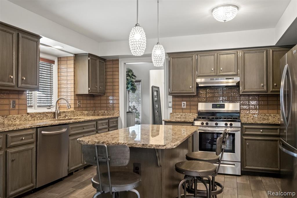 4926 Oak River Drive, Troy, MI 48098 — Photo 15