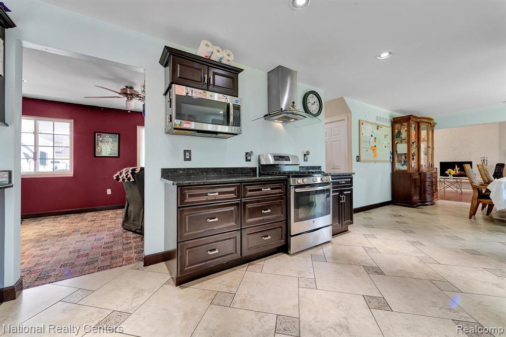 5450 Pocono Street, West Bloomfield, MI 48323 — Photo 24