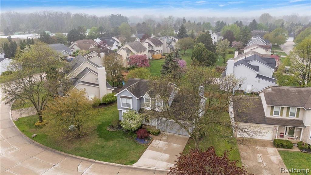 47235 SCARLET Drive S, Novi, MI — Photo 55