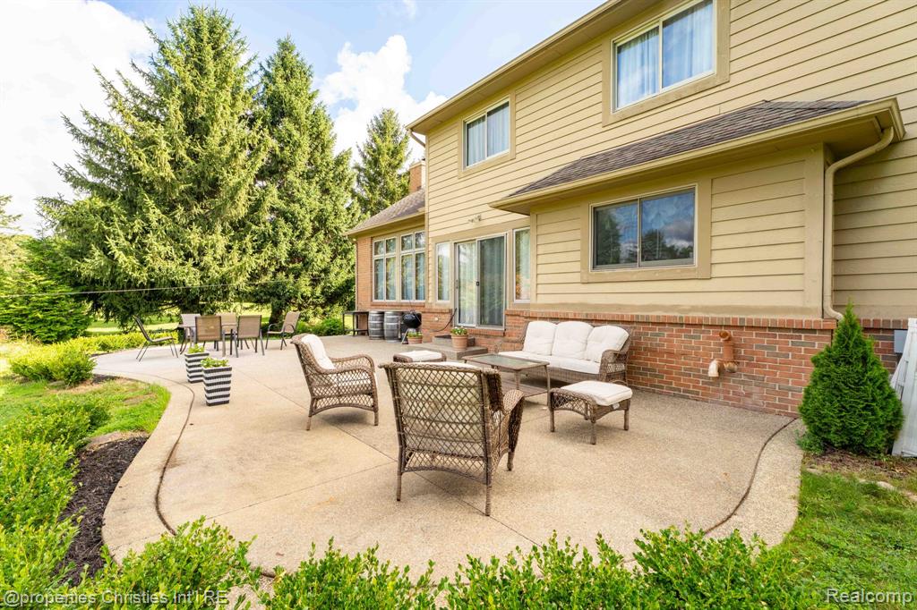 8410 S Shore Drive, Clarkston, MI 48348 — Photo 32