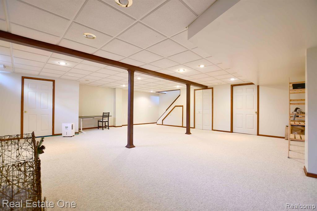 685 ESSEX Drive, Rochester Hills, MI 48307 — Photo 36