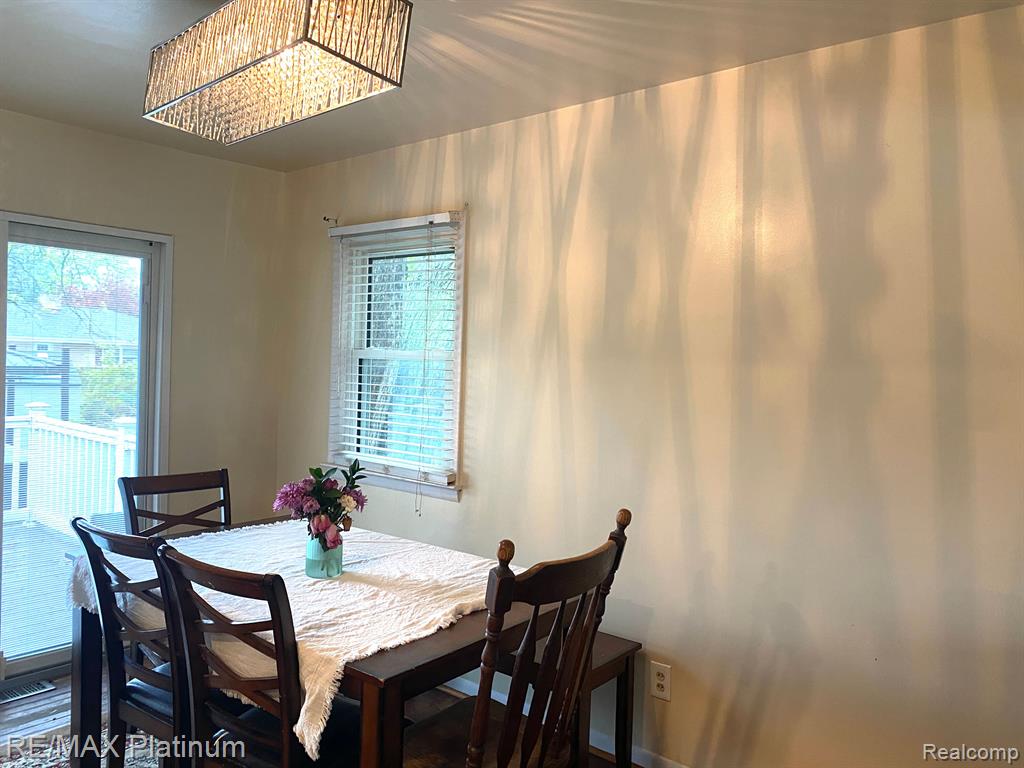 604 E NORTH Street, Owosso, MI 48867 — Photo 11