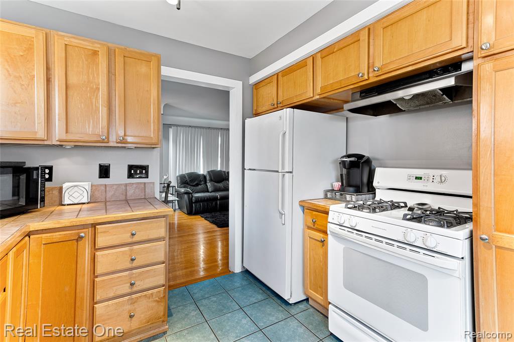 9864 Fox Avenue W, Allen Park, MI 48101 — Photo 13
