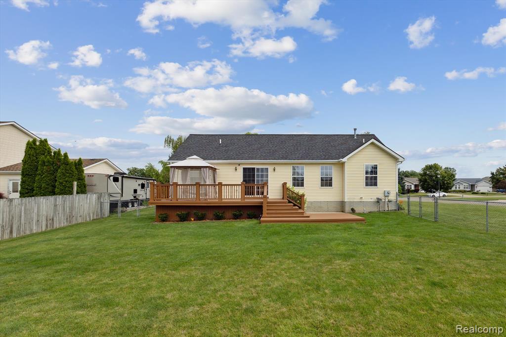 7206 Glen Oak Court, Grand Blanc, MI 48439 — Photo 43