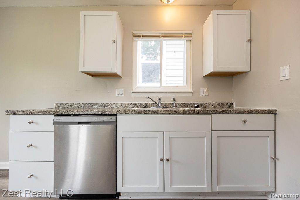 441 W HAYES Avenue, Hazel Park, MI 48030 — Photo 9