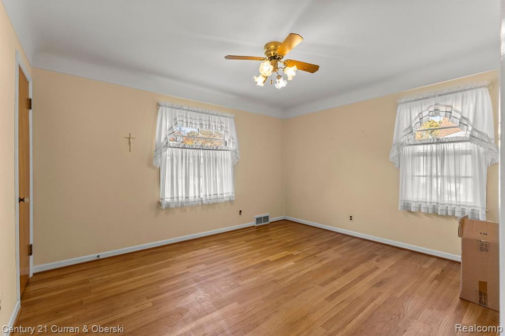 932 N VERNON Street, Dearborn, MI 48128 — Photo 17