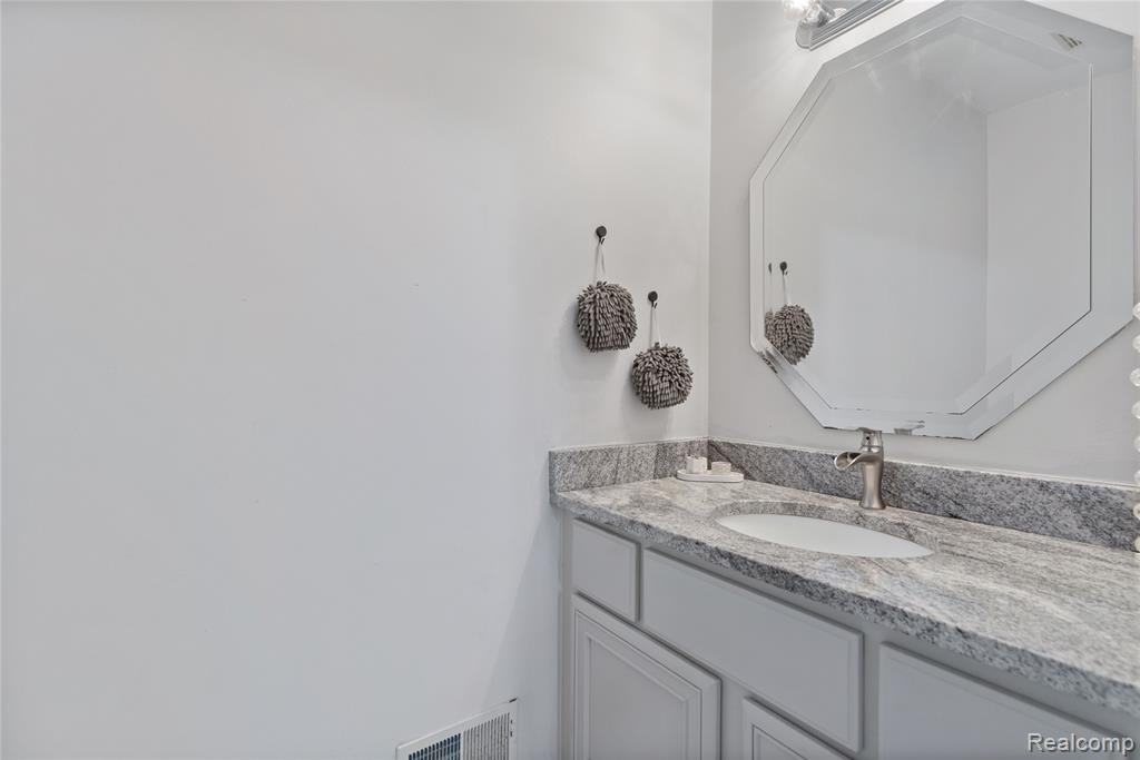 39650 Macomber Street, Harrison Township, MI — Photo 12