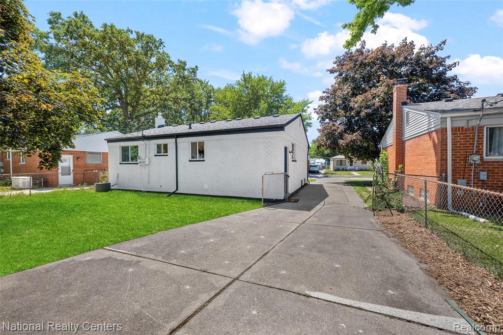 27736 Osmun Street, Madison Heights, MI 48071 — Photo 30