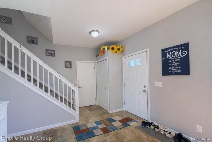 5925 Northridge Circle, Waterford, MI 48327 — Photo 8