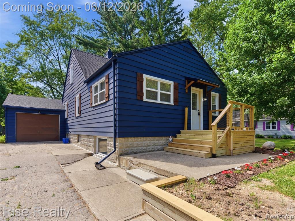 2449 N Genesee Road, Burton, MI 48509 — front exterior