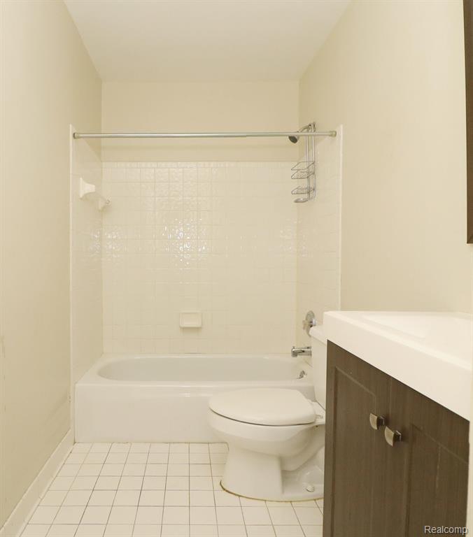 5302 ROYAL VALE Lane, Dearborn, MI 48126 — Photo 25