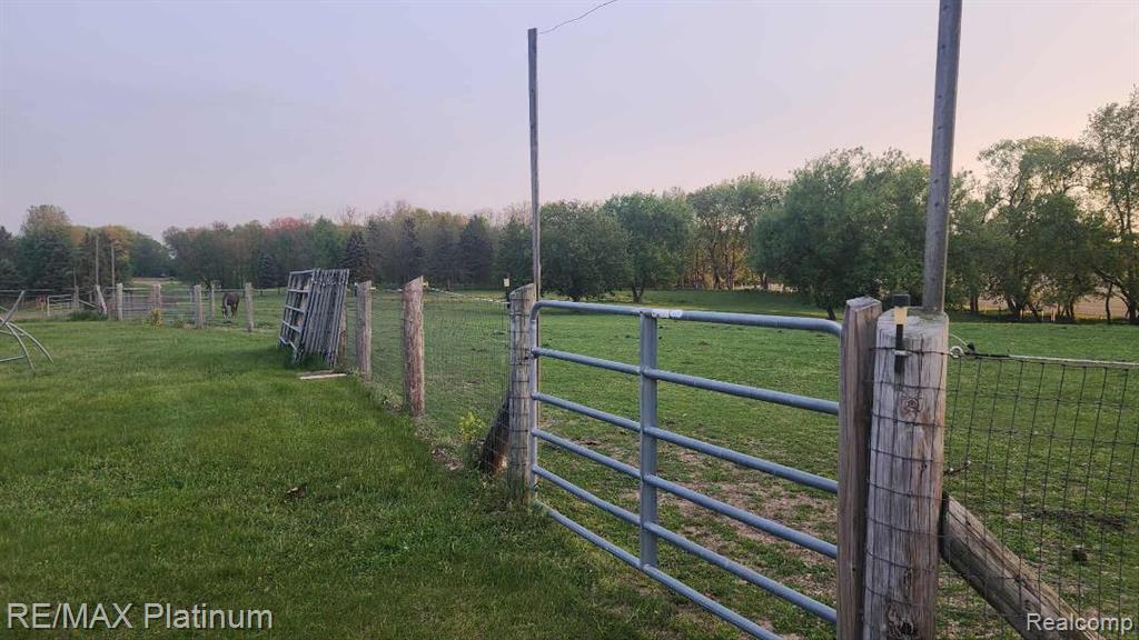 2025 W Rose Center Road, Holly, MI 48442 — Photo 15