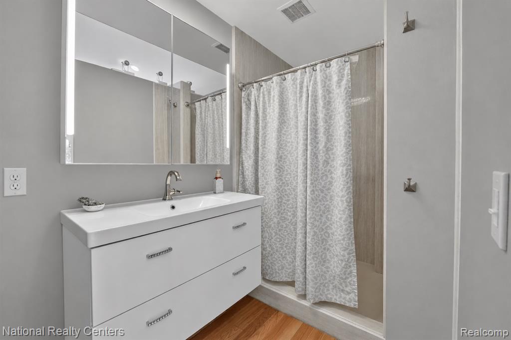 560 Black Oaks Trail, Howell, MI 48843 — Photo 22